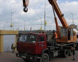 Прокурор: киоски у метро Лесная мешают транспорту и энергетикам