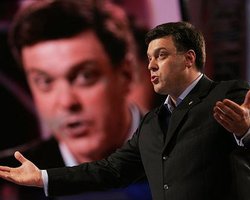 Тягнибока вызывают на допрос