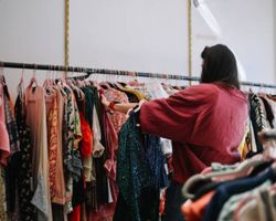 Девушка "сорвала джекпот" в секонд-хенде: работники не знали настоящую цену (фото)