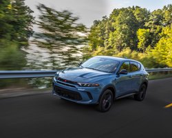 Выпускали всего 3 года: Dodge снимает с производства самую дешевую модель (фото)