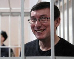 Луценко заявил, что снова будет лечиться в клинике с 25 февраля