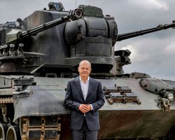 Задача для целого поколения: Шольц выступил за обсуждение "плана Маршалла" для Украины