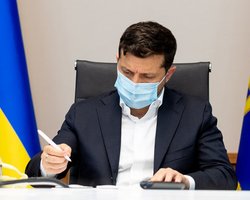 Зеленський підписав закон про відновлення конкурсів на держслужбу