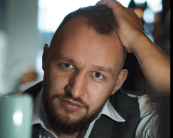 После акции под каналом "Наш" неизвестный напал на журналиста "Правового контроля" (видео)