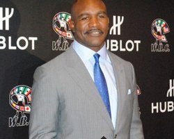 Или бой с Кличко, или завершаю карьеру в пятницу, - Холифилд