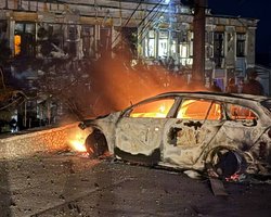 Удар по Одессе: полностью сгорел отель и машины рядом, детали (фото)