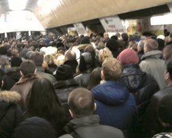 В Киеве на пересадочной станции метро не работали эскалаторы. Образовалась давка