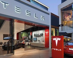 Маск анонсировал презентацию беспилотного грузовика Tesla