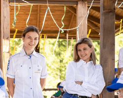 Олена Зеленська в кежуал-образі відвідала Буковель (фото, відео)