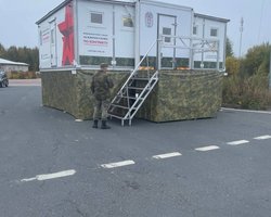 Вручають повістки та записують у добровольці: на кордоні РФ та Фінляндії з'явився військкомат (фото)