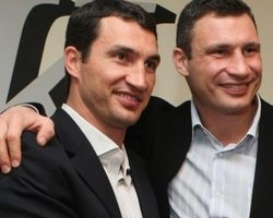 Братья Кличко названы лучшими боксерами года в Германии