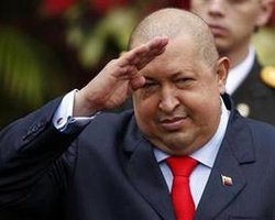 Чавесу посмертно вручили копии шпаги Симона Боливара