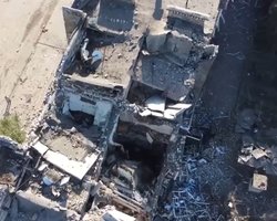 Бодикамера полицейского записала момент повторного ракетного удара в Покровске (видео)