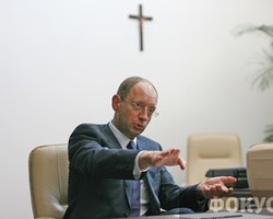 Яценюк: Двусторонний консорциум с Россией станет последним гвоздем в гробу Януковича