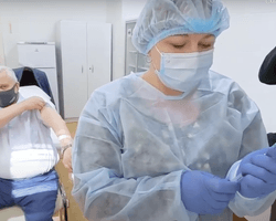 Кравчук вакцинировался от коронавируса (видео)