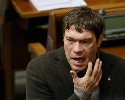 В Николаеве избили и забросали яйцами Царева (видео)