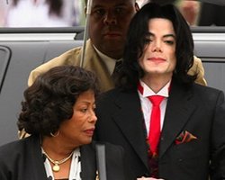 Мать Джексона будет получать миллион долларов в год