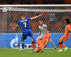 Гол українського футболіста претендує на звання кращого на Євро-2020