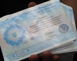 У Табачника отреагировали на жалобы студентов, которым не выдали дипломы