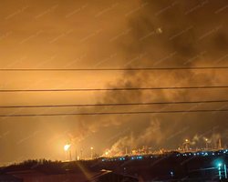 Дроны атаковали НПЗ "Лукойла" в Кстово: местный аэропорт закрыли из-за налета БПЛА (видео)