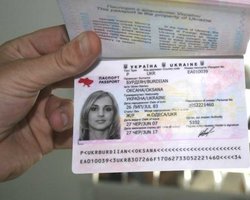 В НБУ объяснили, когда можно использовать загранпаспорт при банковских операциях