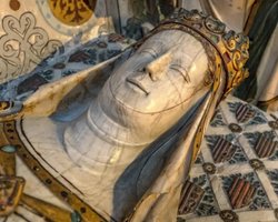 Відкрито гробницю відомої королеви: археологи не можуть пояснити те, що вони знайшли (фото)