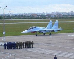 Хотели осмотреть "трофей": украинский БПЛА уничтожил руководство авиаполка ВС РФ в Курске, — СМИ