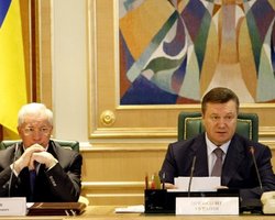 Народная любовь к Януковичу и Азарову тает, - опрос