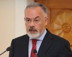 Языковой закон повысит качество образования, - Табачник