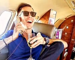 Чоловік літав безкоштовно роками, видаючи себе за пілота: йому загрожує до 20 років за ґратами