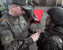 Военных РФ, которые прятались от ВСУ в женской колонии, наградили орденами "за мужество"