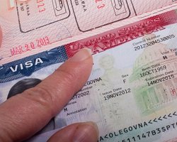 Россиянам будут отказывать в визах США: Госдеп ставит на "паузу" оформление разрешений для 75 стран