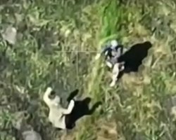 "Симпатяжка": бойцы ГПСУ в Волчанске взяли в плен оккупанта, который один выжил из роты (видео)