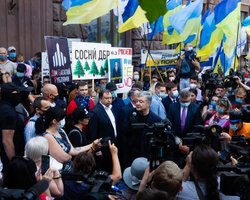 Порошенко отказался давать показания ГБР и отправился в Печерский суд