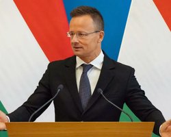 ЄС може надати до 40 млрд євро Україні та "неймовірну кількість зброї", — Сіярто