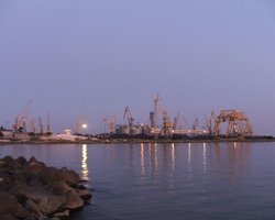 Грузопоток в портах Азовского моря упал в два раза, - Омелян