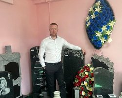 Владелец похоронного бюро призвал мужчин не уезжать из Курска (фото, видео)