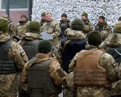 Порошенко: На границе с Украиной стоит 1200 российских танков