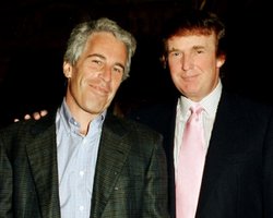 Новые "файлы Эпштейна": в США обнародованы документы, где упоминается имя Дональда Трампа