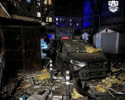 Ночная атака БПЛА на Одессу: повреждены лицей и детсад, есть пострадавшие (видео)