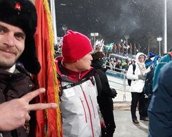 Россиян выгнали с Олимпиады за флаг с Лениным