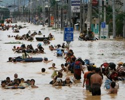 Шторм на Филиппинах: 100 тыс. жителей покинули свои дома
