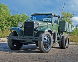 Подарок от "дедов": ВС РФ штурмовали позиции ВСУ под Авдеевкой на грузовиках 30-х годов (видео)