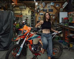 Александра Гончарук об участии в Нацотборе на Евровидение-2025, травме и песне "Живи": интервью Фокусу