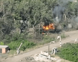Горят и взрываются: ВСУ ударили по только что завезенным под Бахмут боеприпасам РФ (видео)