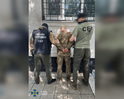 Коллаборант из Бахмута "затесался" в ряды ВСУ и "сливал" координаты ПВО, — СБУ (видео)