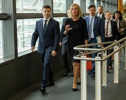 Зеленский поделился планами реформ в Украине с Могерини