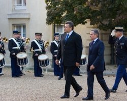 В Париже Янукович возложил венок у Триумфальной арки 