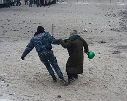 Началось противостояние Беркута и майдановцев в Харькове 