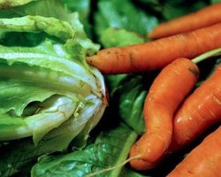 Овощи дорогие, потому что половина урожая теряется, - эксперт